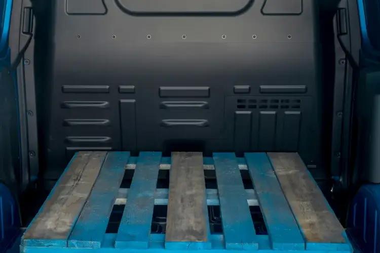 3981371 1.0 EcoBoost 125ps Leader Van Auto