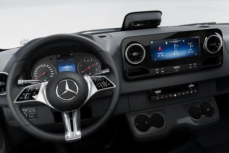 3844657 100kW 81kWh Pro Van Auto