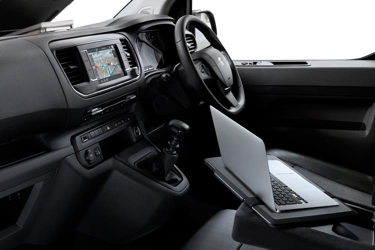 3979590 100kW 75kWh Professional Van Auto [11kW]